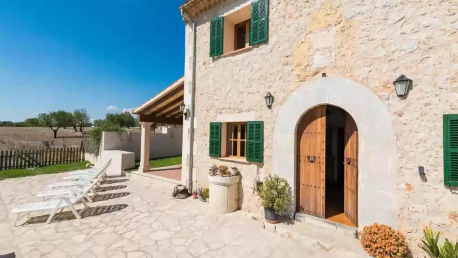 Villa With Children Friendly Lawn Area Inca