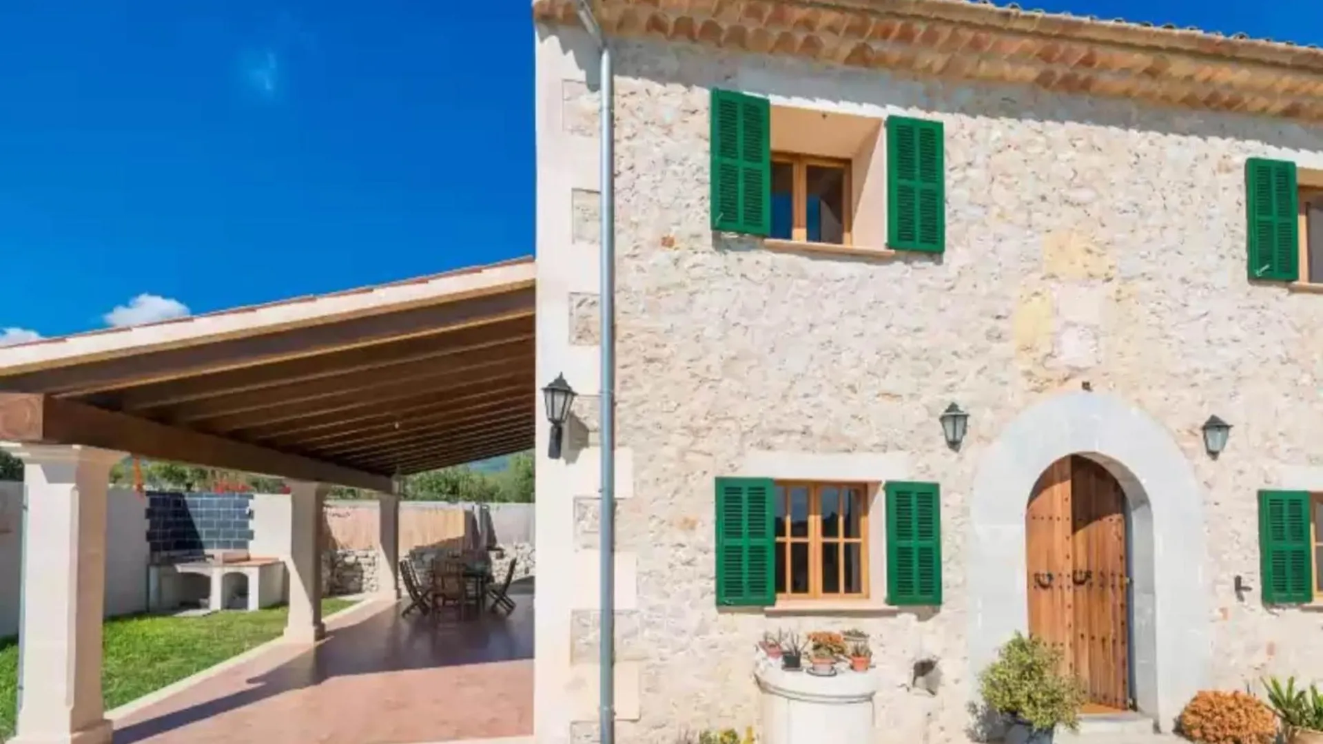 Villa With Children Friendly Lawn Area location